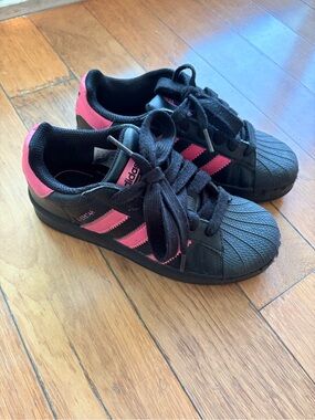 adidas Kids Black and Pink Shell-Toe Sneakers